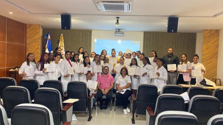 UNEV Realiza Taller Básico sobre Electrocardiograma en Santiago